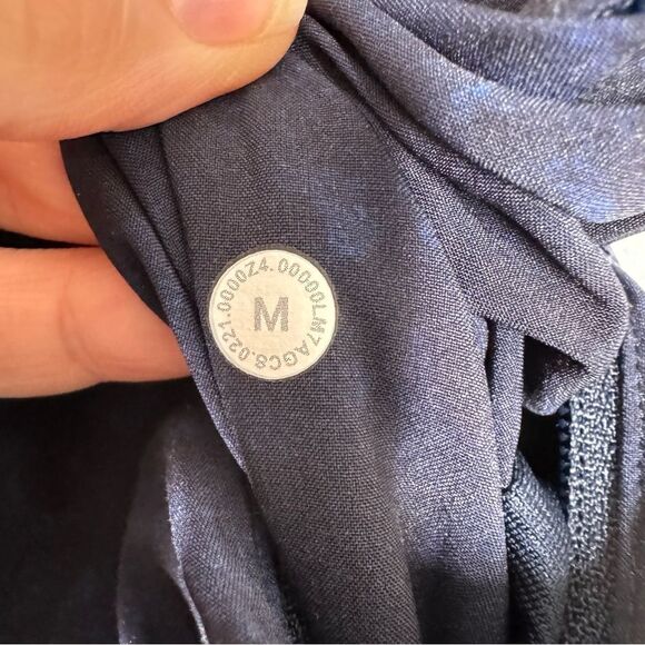 Lululemon T.H.E. Linerless Shorts 9" Navy Blue Medium - Picture 7 of 7